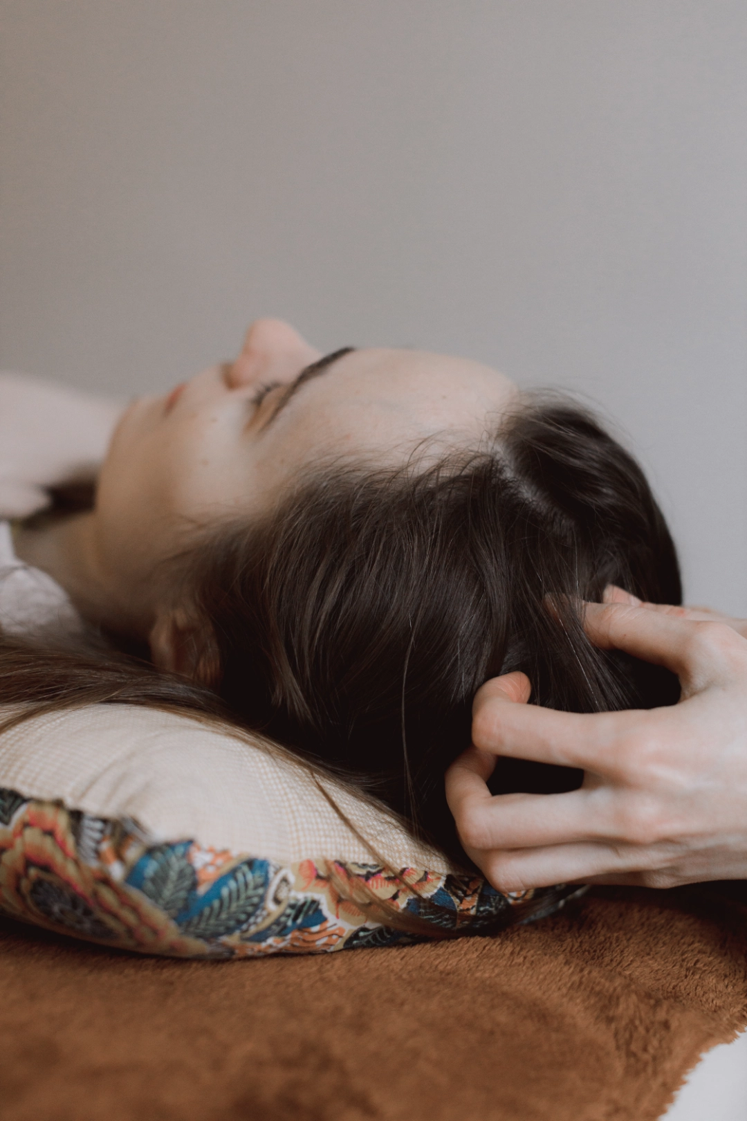 Massage énergétique féminin relaxant et bienfaisant pour le corps et le bien-être mental MCM METAMORPHOSE